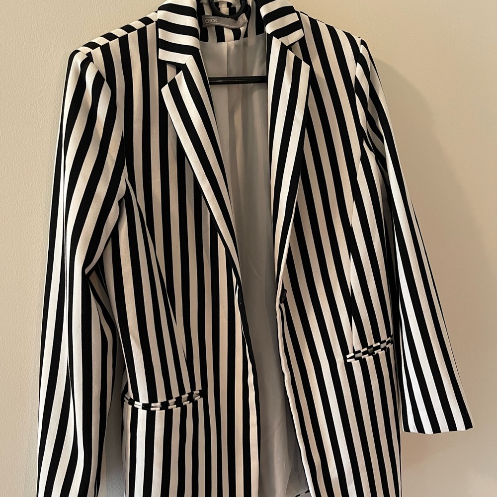 Black & White strip blazer
